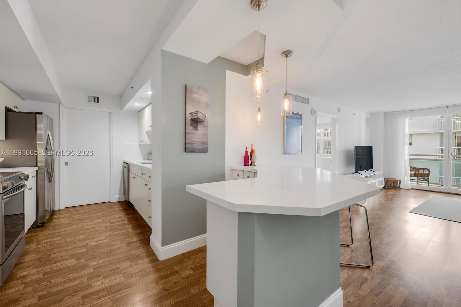 6917 Collins Ave #1008 Miami Beach, FL 33141