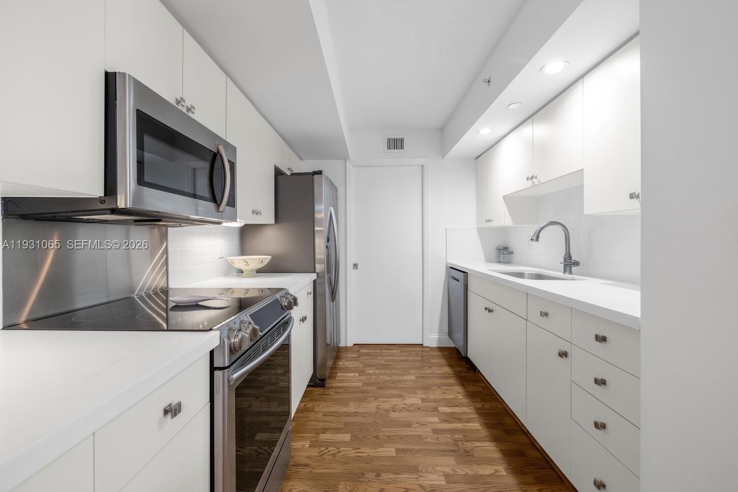 6917 Collins Ave #1008 Miami Beach, FL 33141