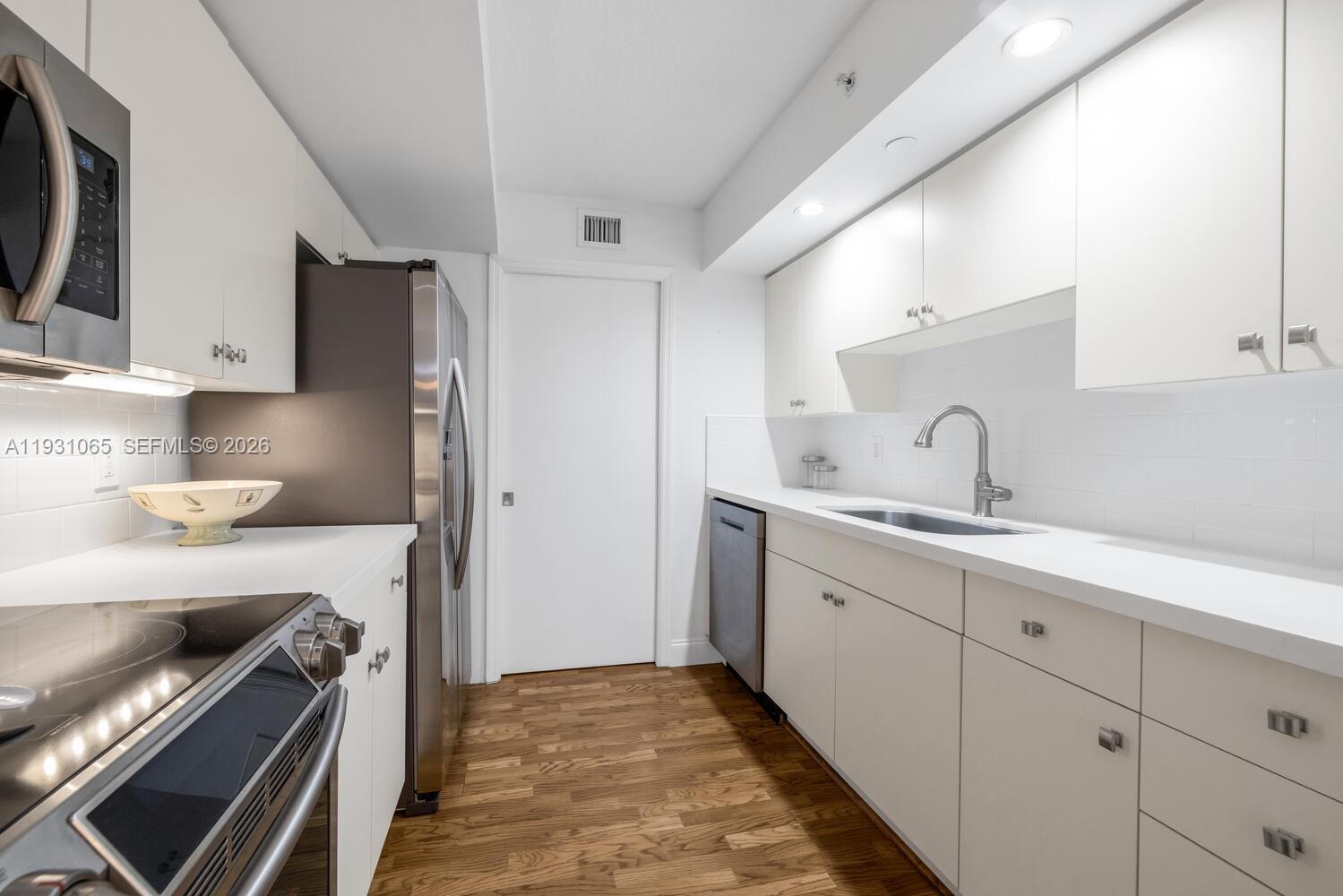 6917 Collins Ave #1008 Miami Beach, FL 33141