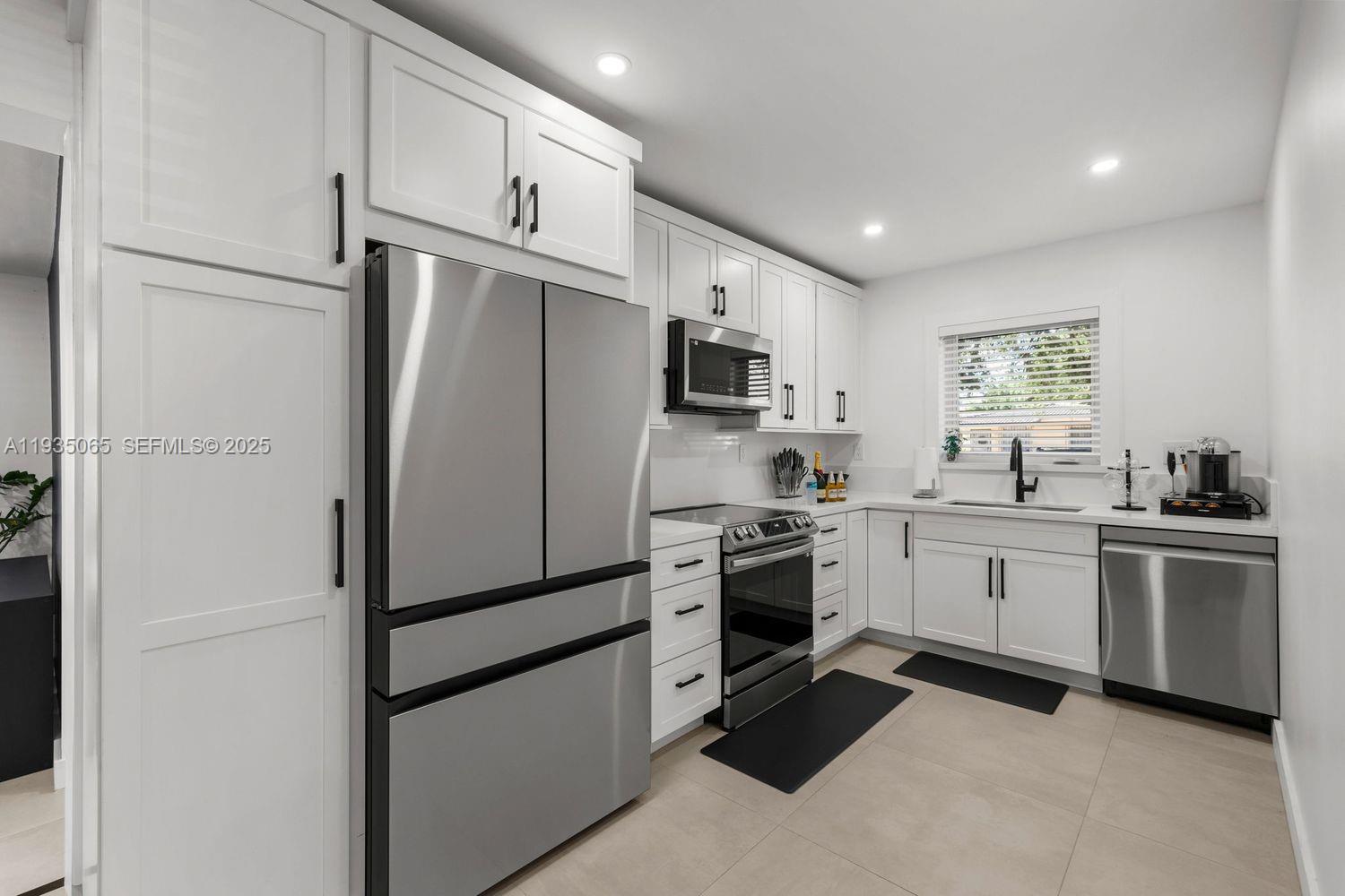 3260 NW 9th St Miami, FL 33125