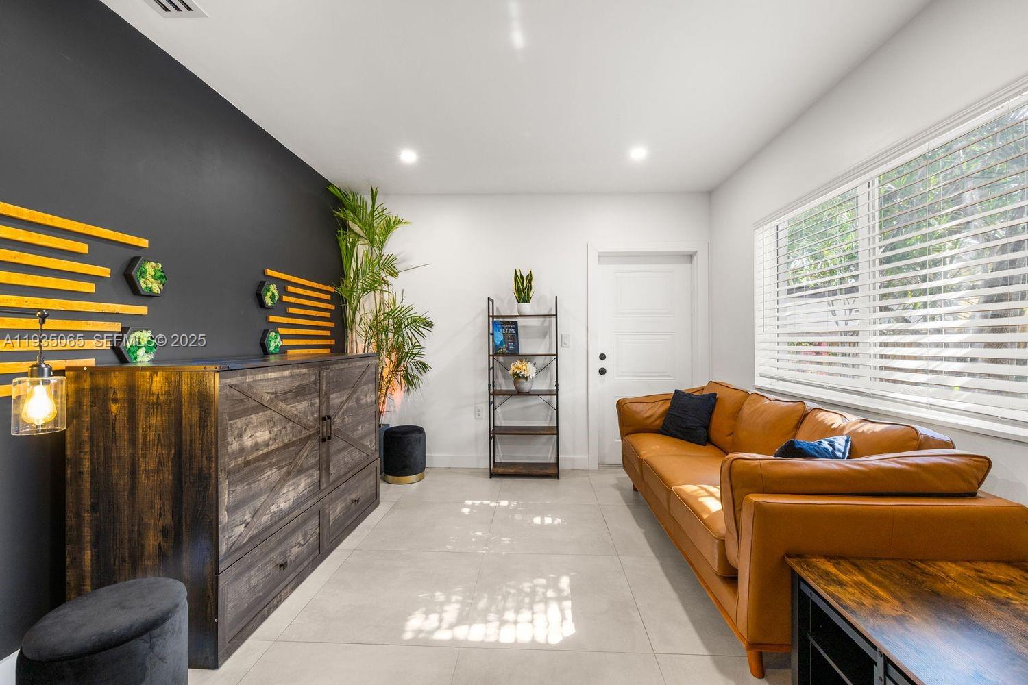 3260 NW 9th St Miami, FL 33125