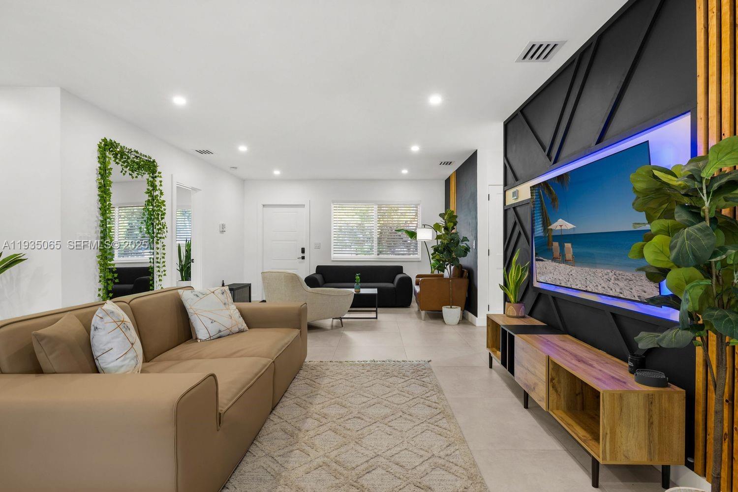 3260 NW 9th St Miami, FL 33125