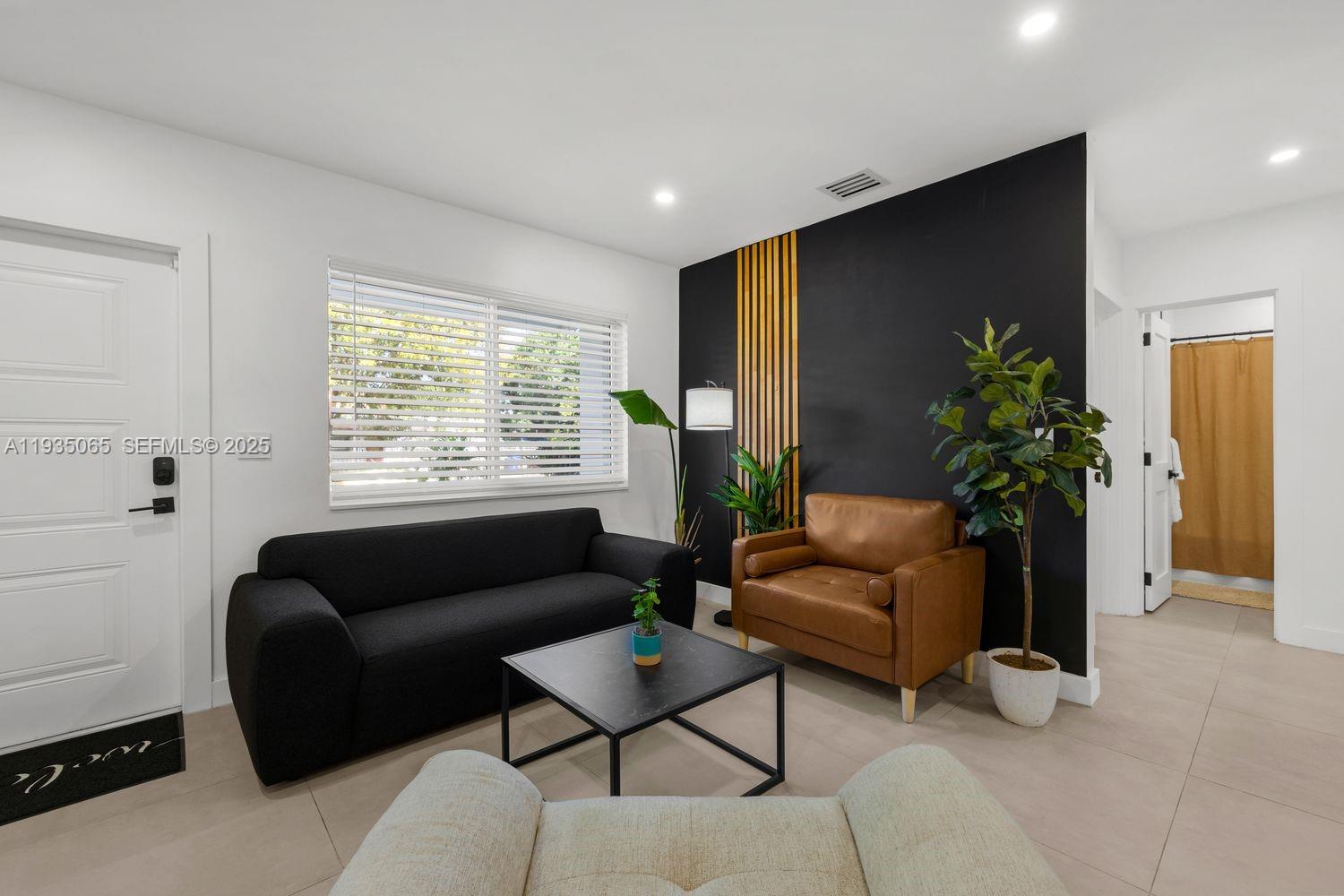 3260 NW 9th St Miami, FL 33125