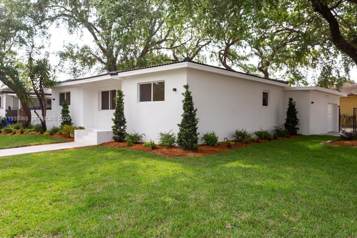 3260 NW 9th St Miami, FL 33125