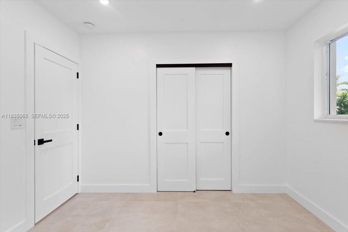 3260 NW 9th St Miami, FL 33125