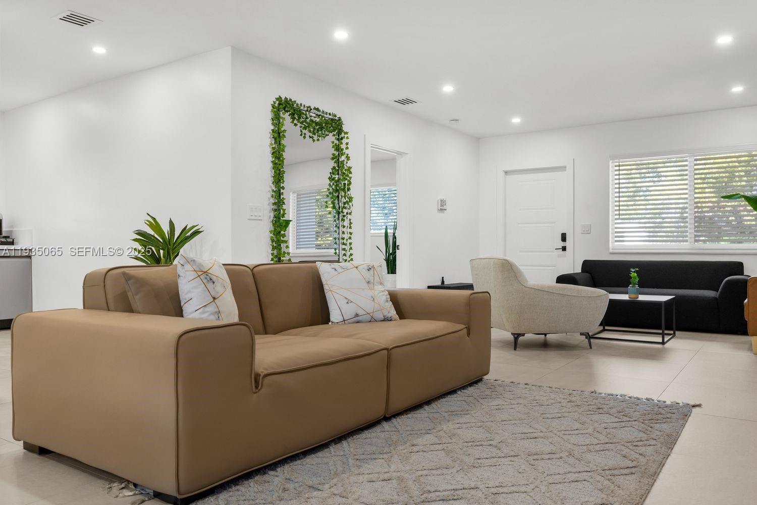 3260 NW 9th St Miami, FL 33125