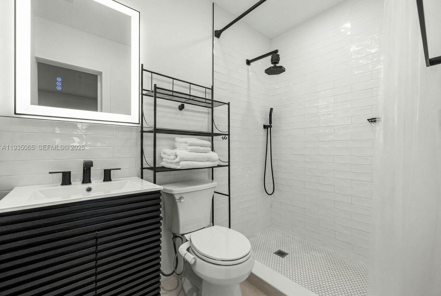 3260 NW 9th St Miami, FL 33125