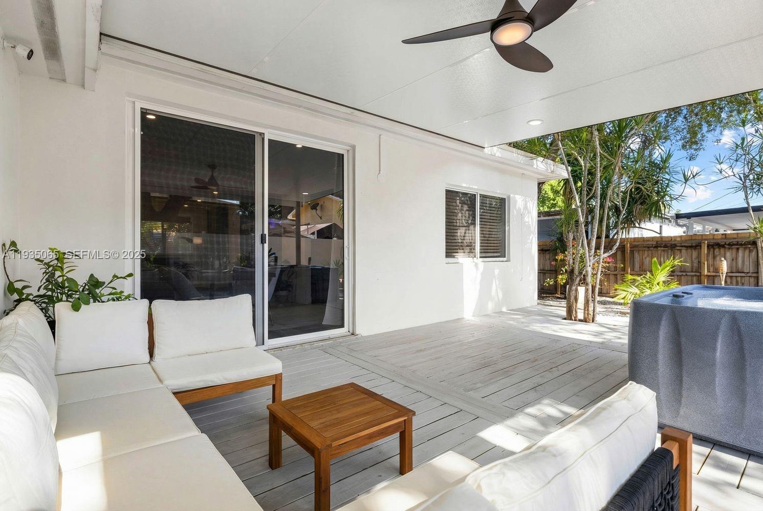 3260 NW 9th St Miami, FL 33125