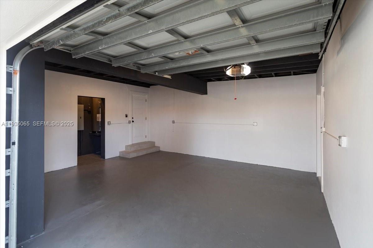 3260 NW 9th St Miami, FL 33125