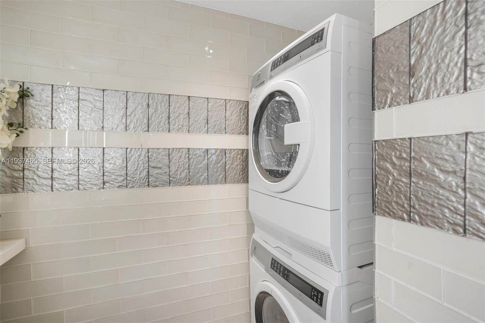 5225 Collins Ave #1221 Miami Beach, FL 33140