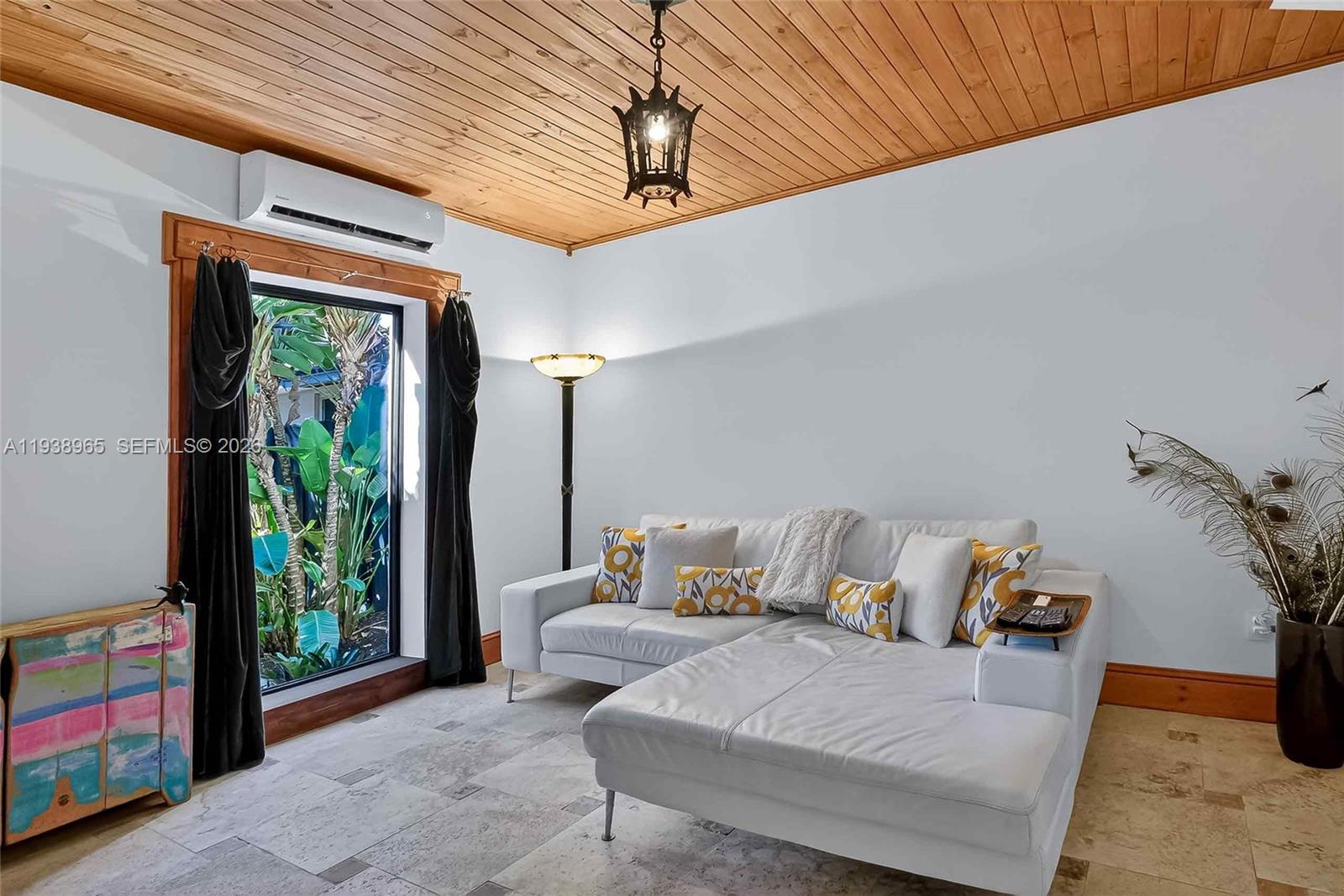 452 SW 21st Rd Miami, FL 33129