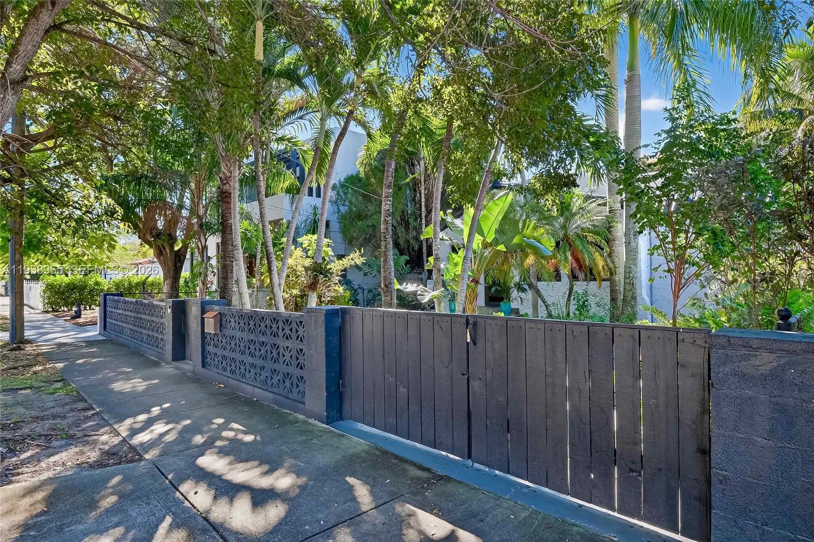 452 SW 21st Rd Miami, FL 33129