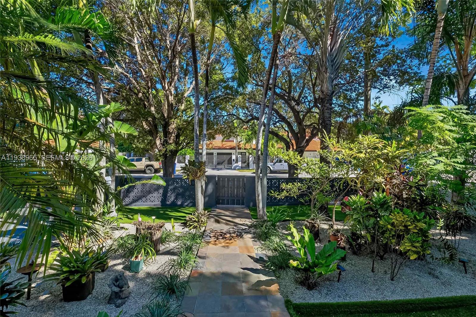 452 SW 21st Rd Miami, FL 33129