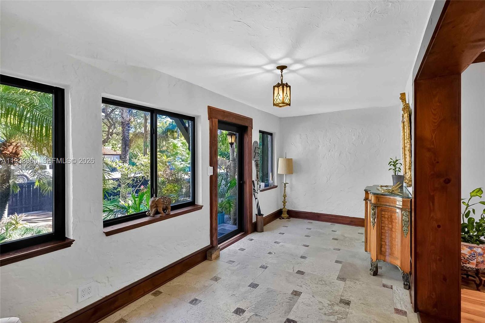 452 SW 21st Rd Miami, FL 33129