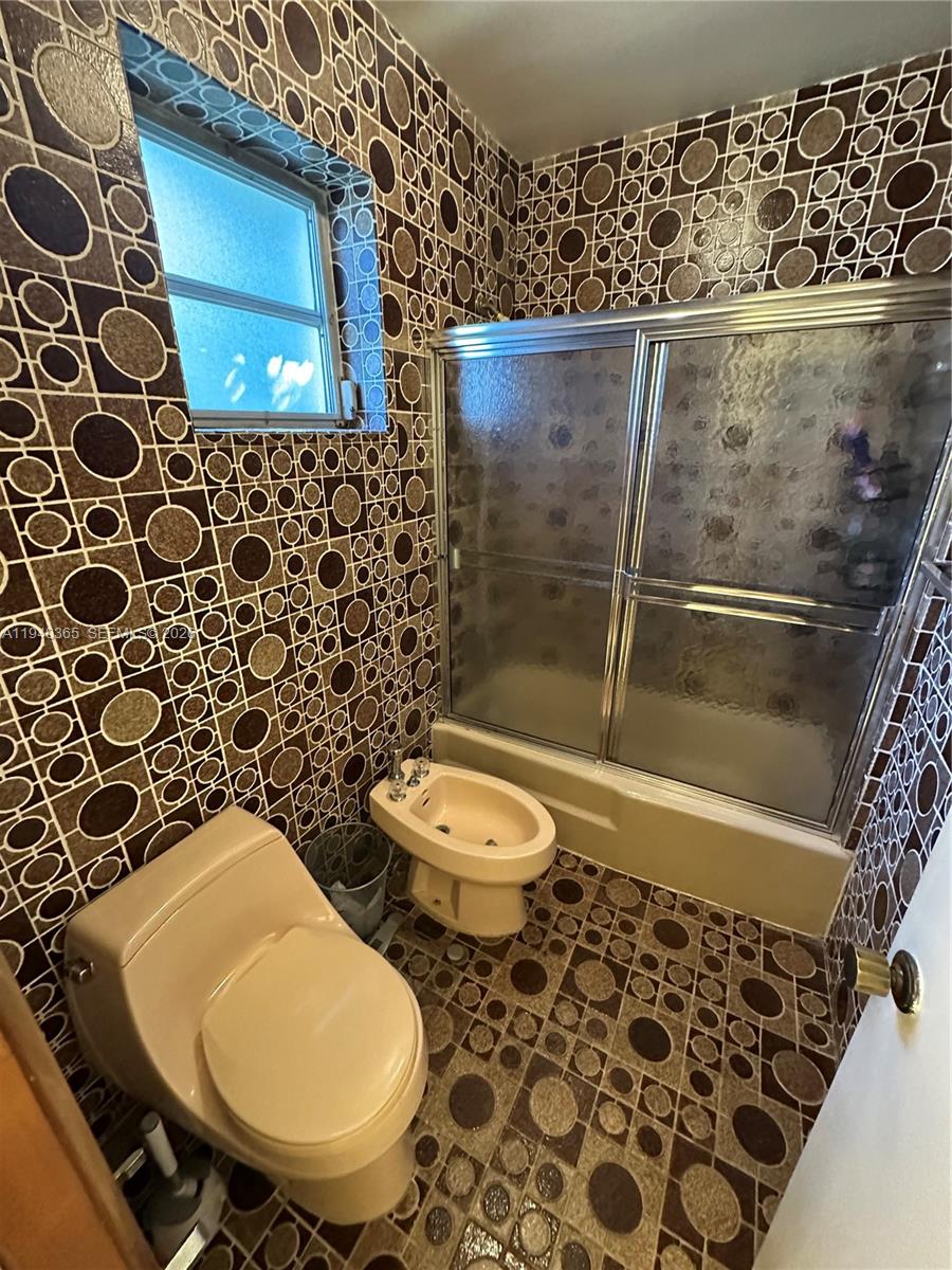 431 NW 32nd Ct Miami, FL 33125