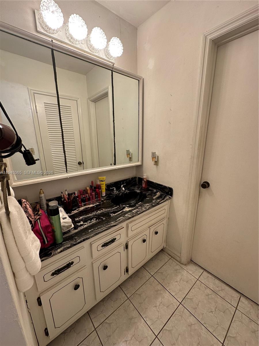 431 NW 32nd Ct Miami, FL 33125