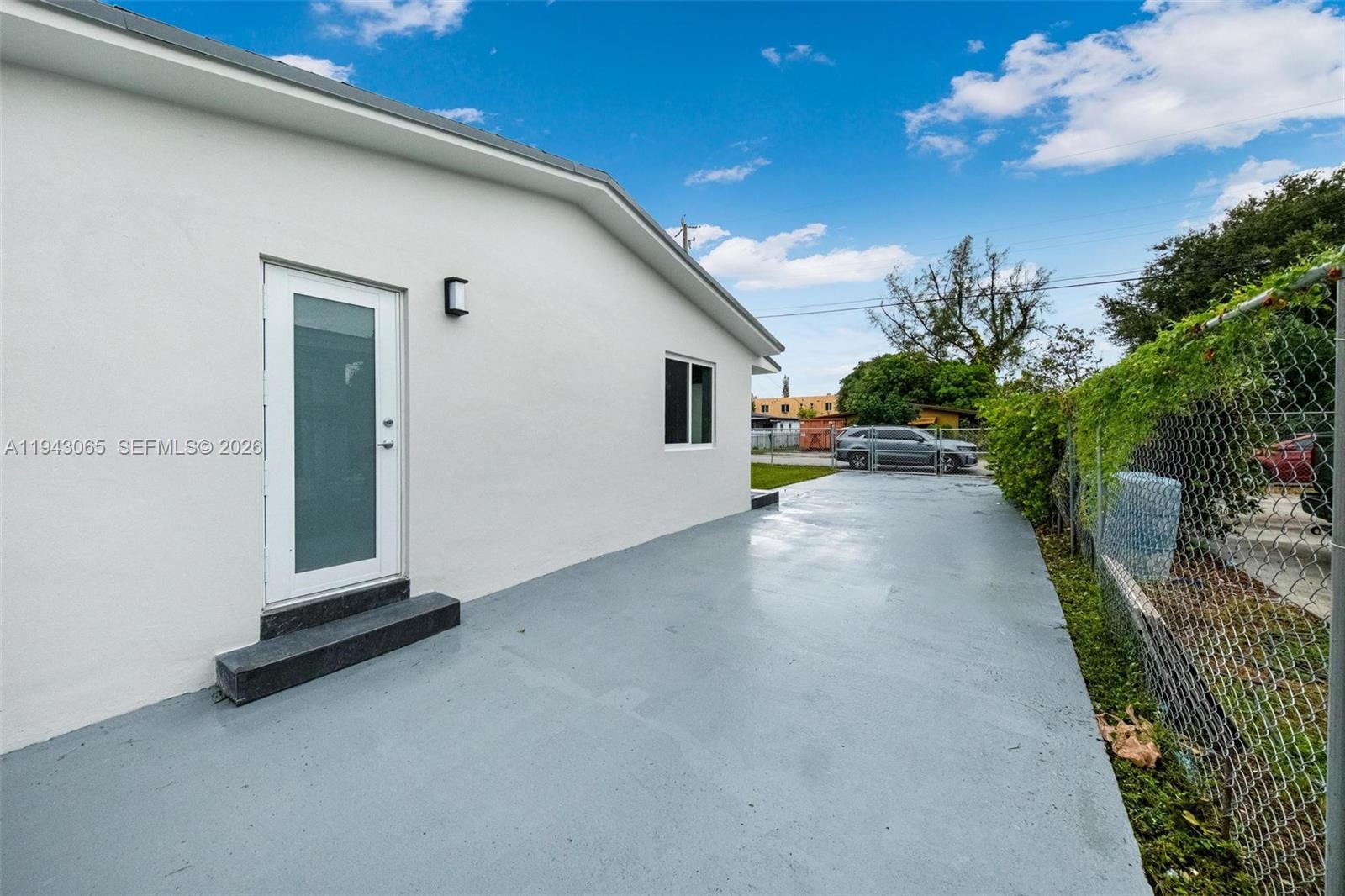 2951 NW 47th St Miami, FL 33142