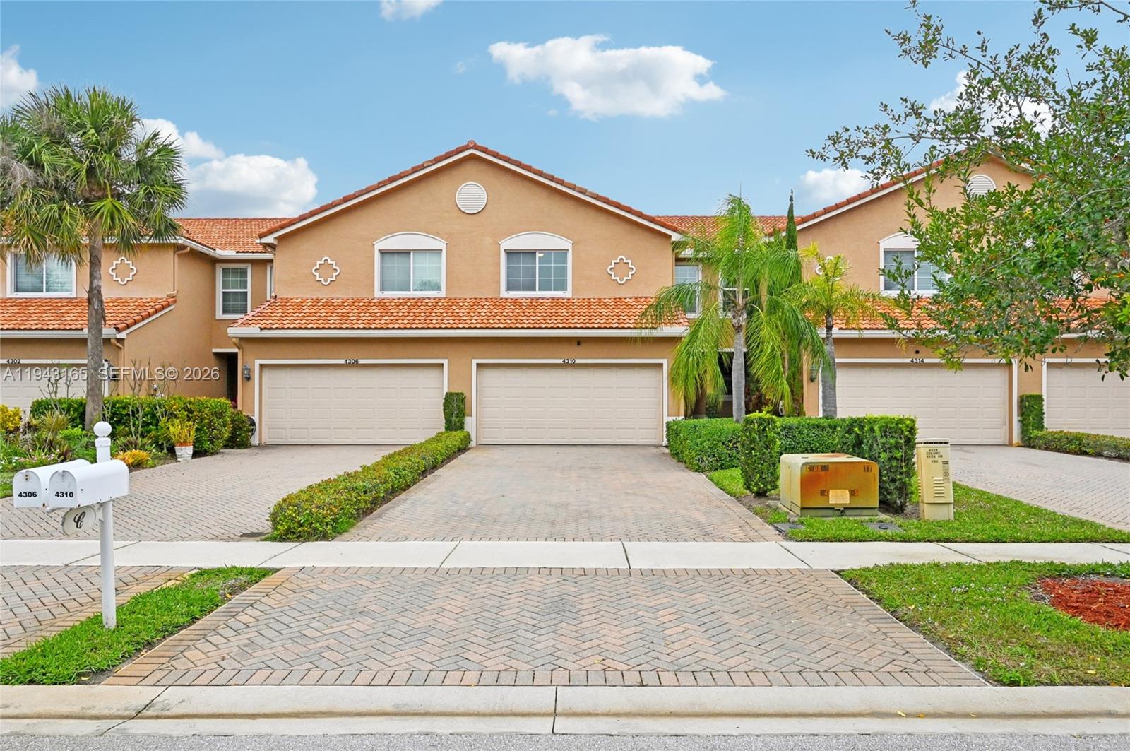 4310 Colony Vw Dr Lake Worth, FL 33463