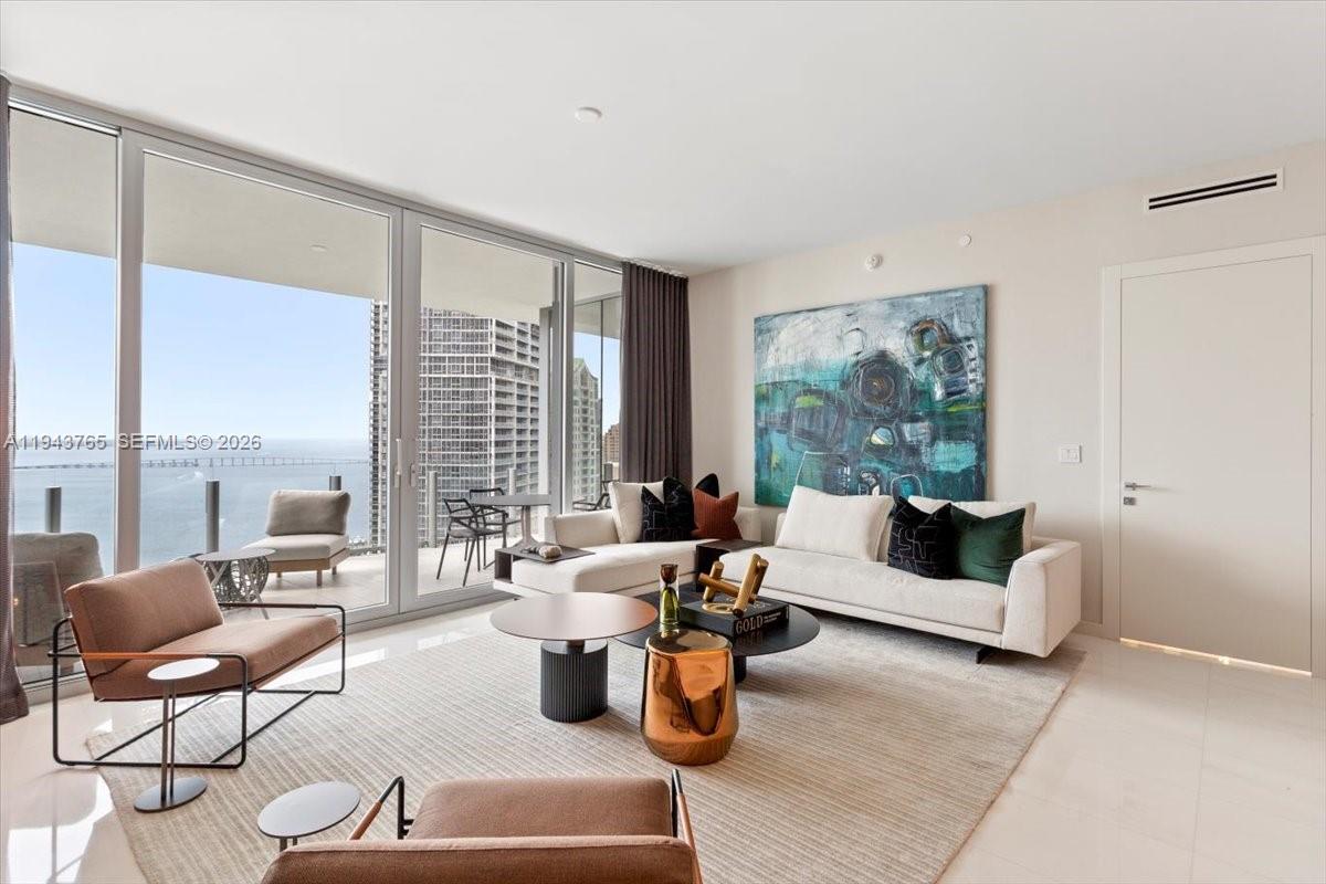 300 Biscayne Blvd Way #3403 Miami, FL 33131