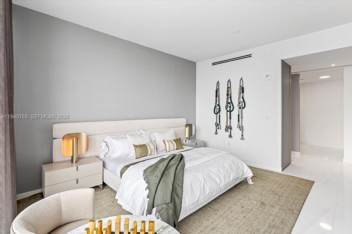 300 Biscayne Blvd Way #3403 Miami, FL 33131