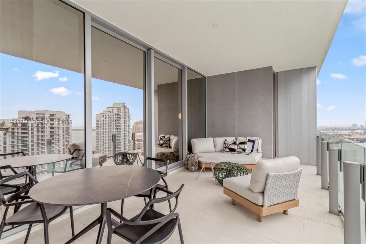 300 Biscayne Blvd Way #3403 Miami, FL 33131