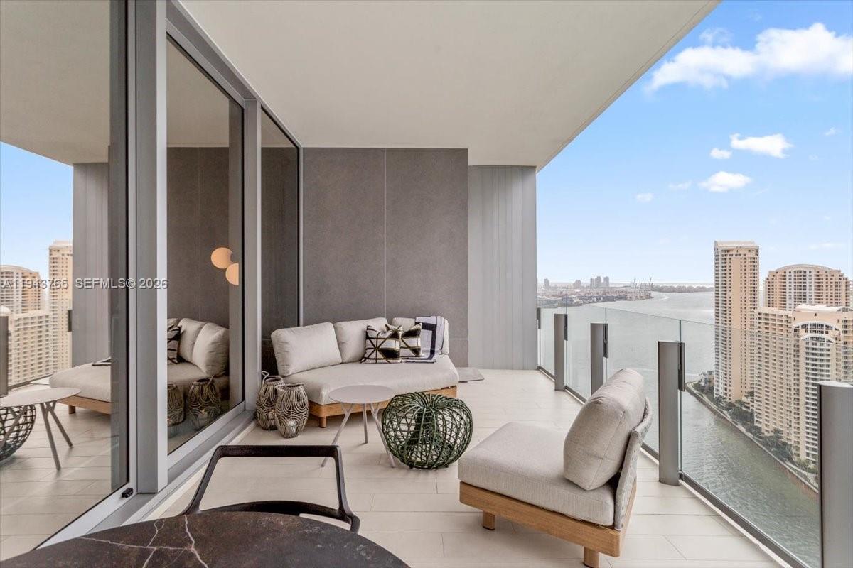 300 Biscayne Blvd Way #3403 Miami, FL 33131