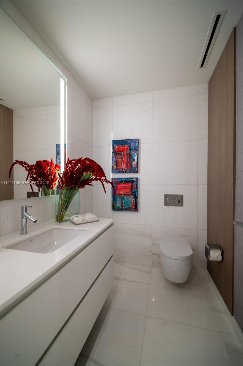 300 Biscayne Blvd Way #3403 Miami, FL 33131