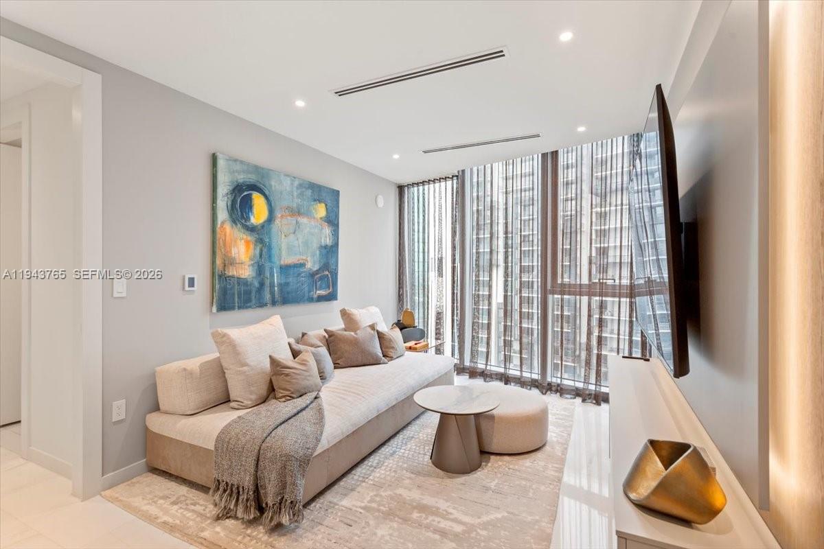 300 Biscayne Blvd Way #3403 Miami, FL 33131