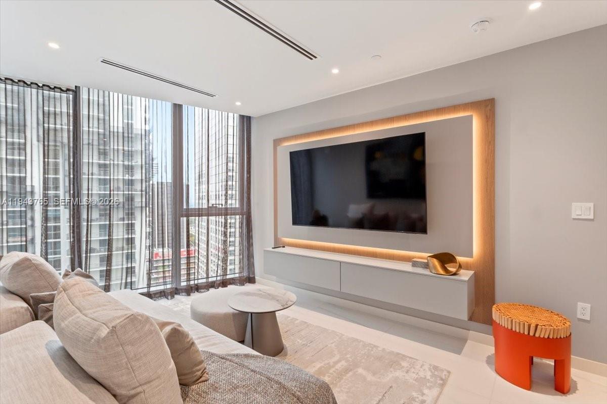 300 Biscayne Blvd Way #3403 Miami, FL 33131