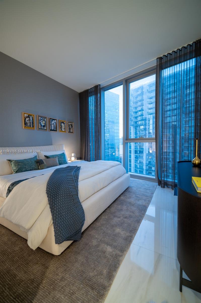 300 Biscayne Blvd Way #3403 Miami, FL 33131