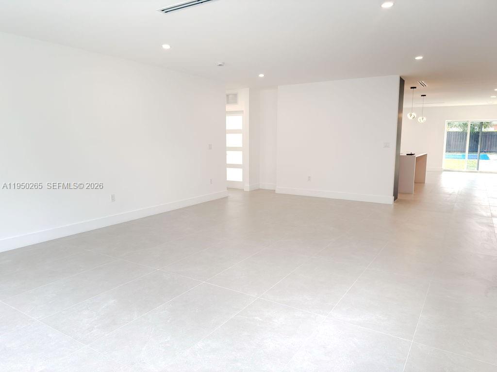 588 Palmetto Dr Miami Springs, FL 33166