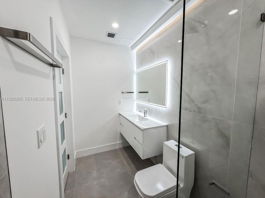 588 Palmetto Dr Miami Springs, FL 33166