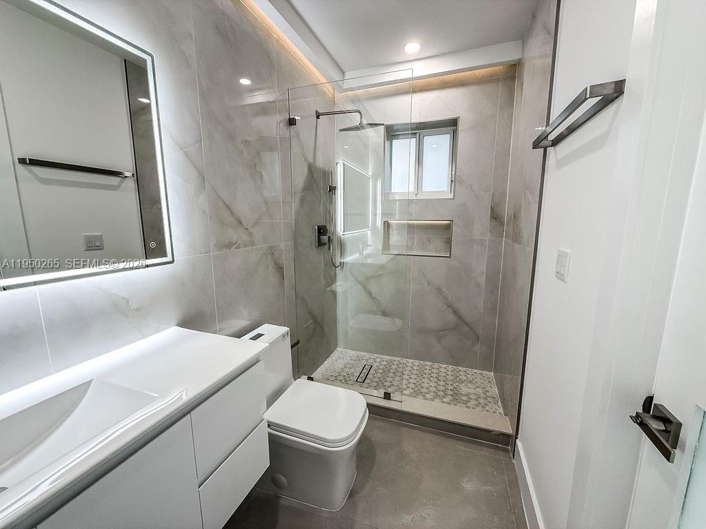 588 Palmetto Dr Miami Springs, FL 33166