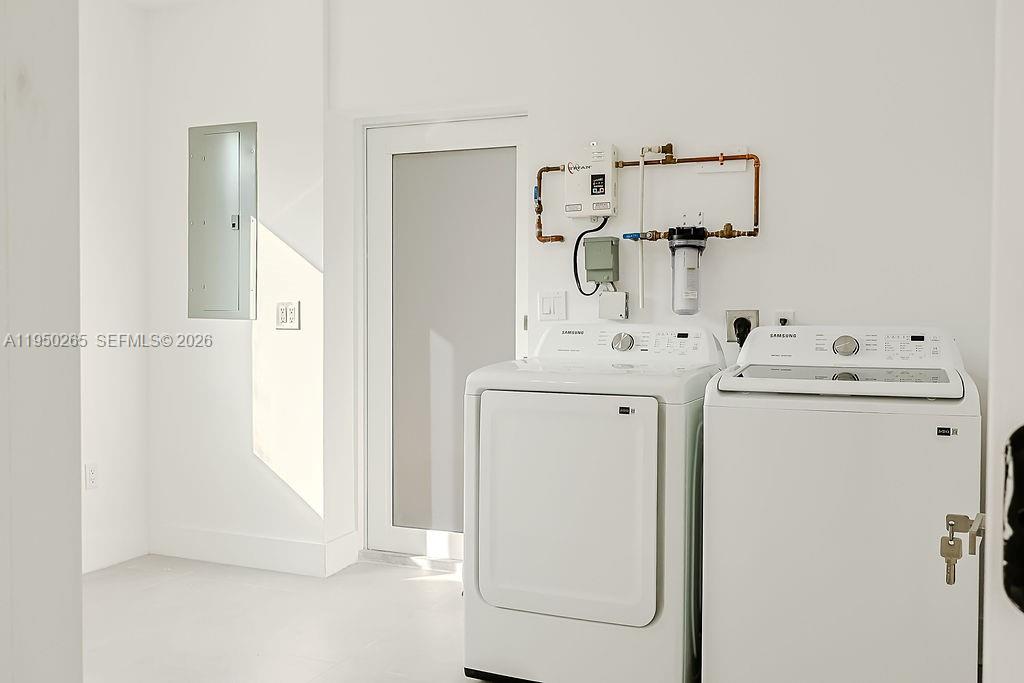 588 Palmetto Dr Miami Springs, FL 33166