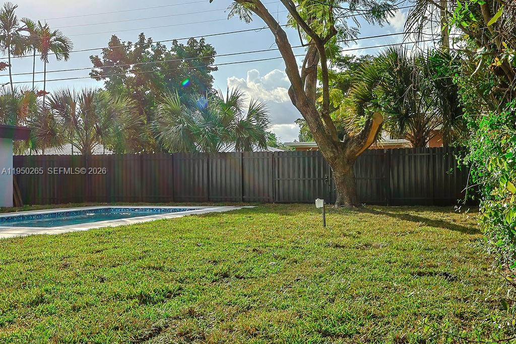 588 Palmetto Dr Miami Springs, FL 33166