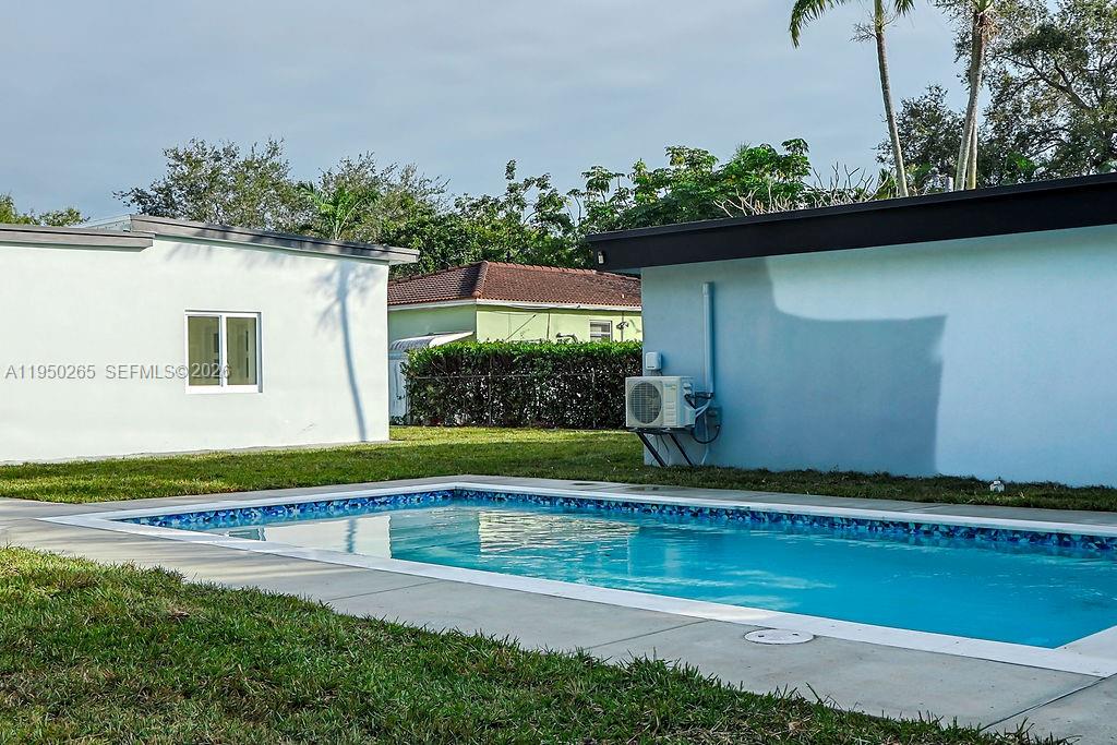 588 Palmetto Dr Miami Springs, FL 33166