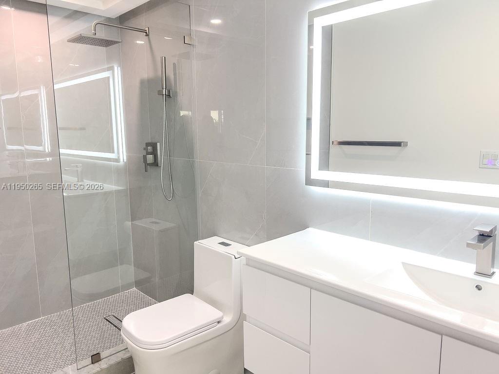 588 Palmetto Dr Miami Springs, FL 33166