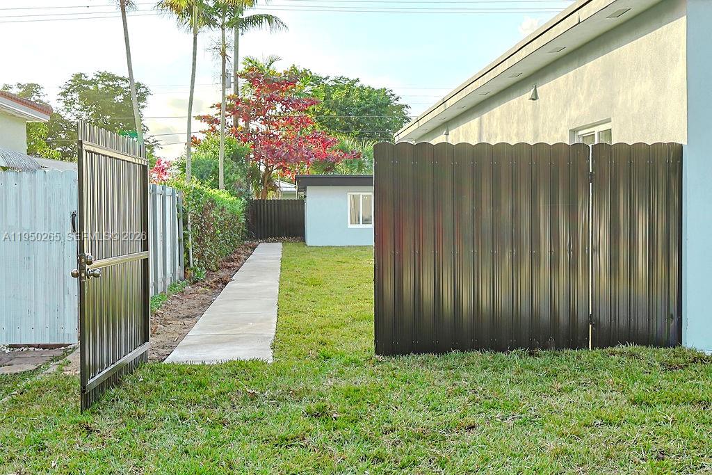 588 Palmetto Dr Miami Springs, FL 33166