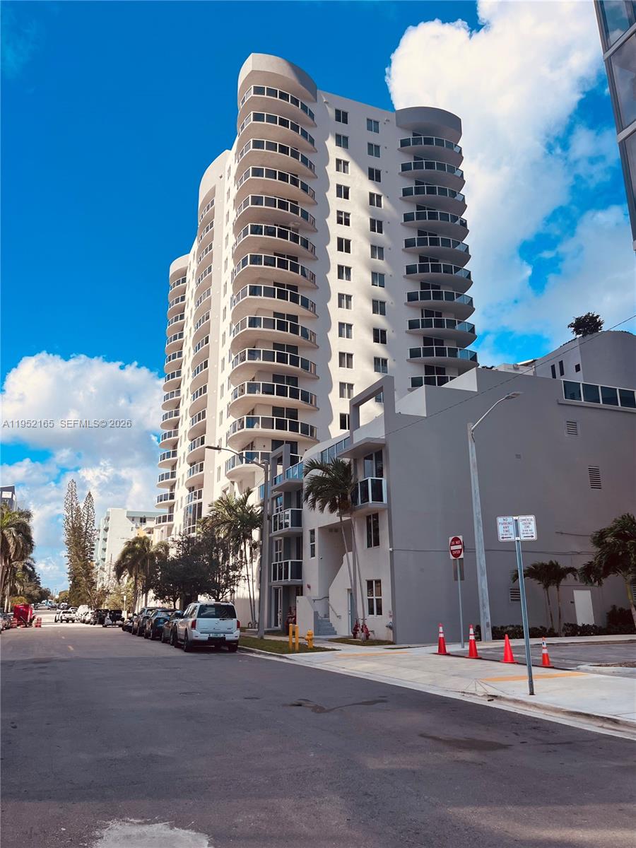 601 NE 23rd St #TH4 Miami, FL 33137