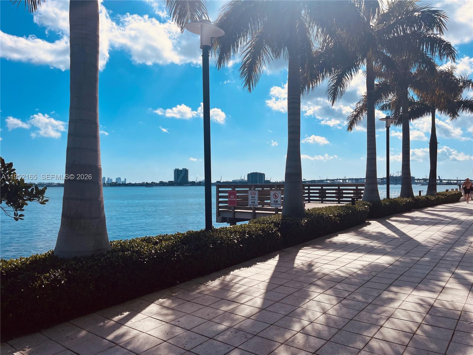 601 NE 23rd St #TH4 Miami, FL 33137