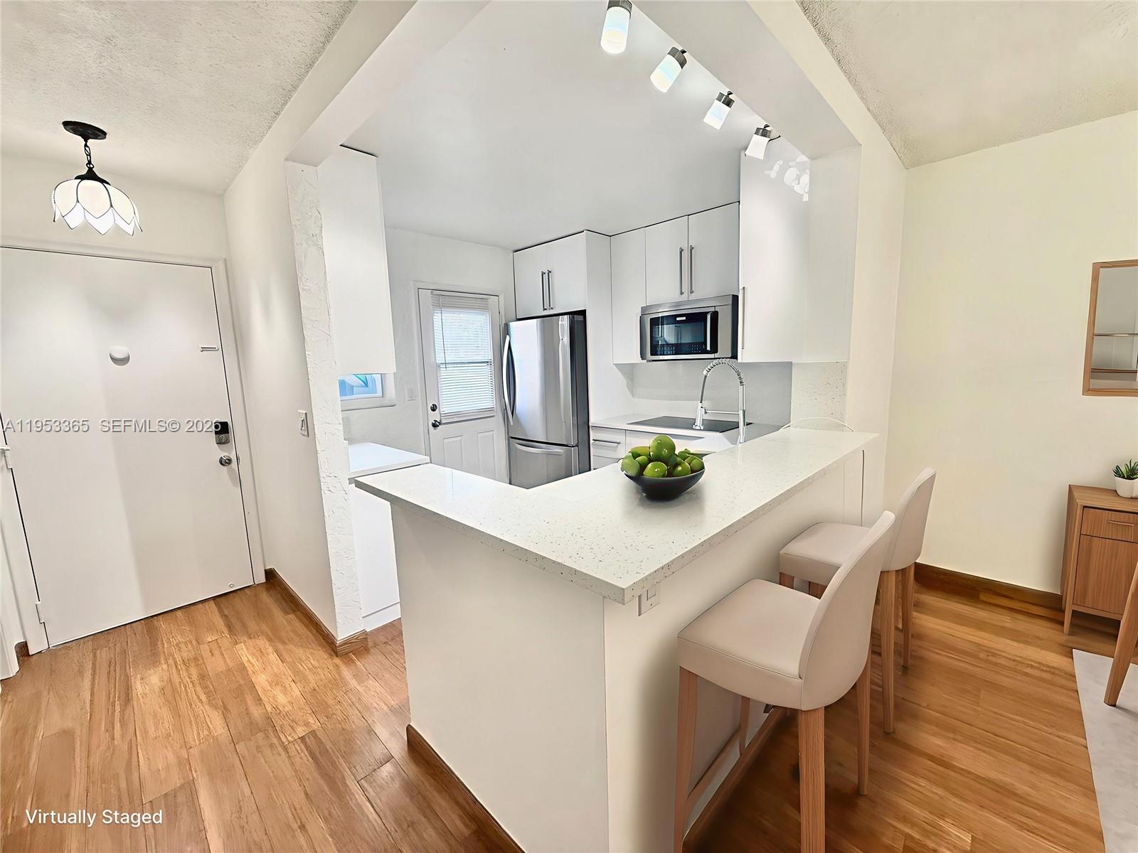 901 NE 14th Ave #104