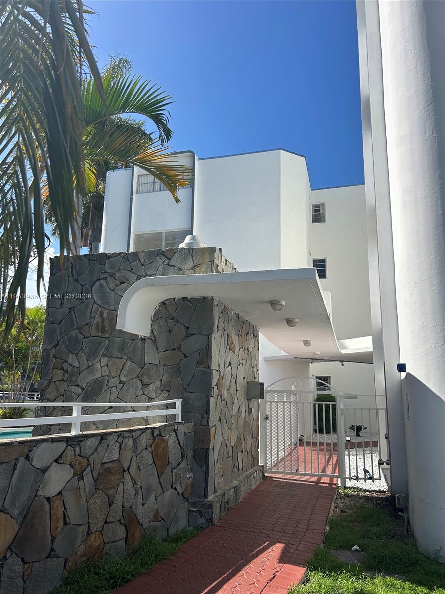 1075 93rd St #106 Bay Harbor Islands, FL 33154