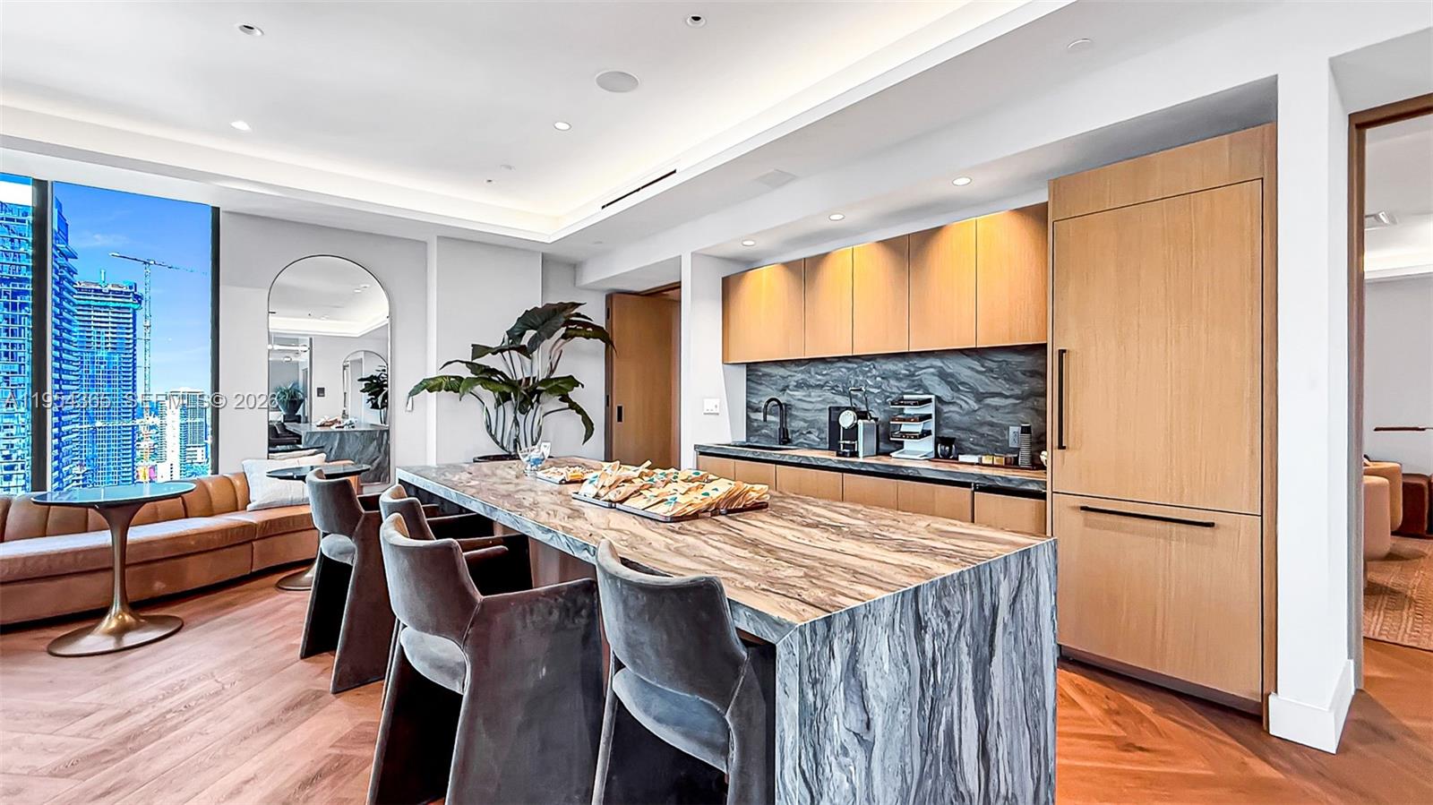 120 NE 5th #1608 Miami, FL 33143