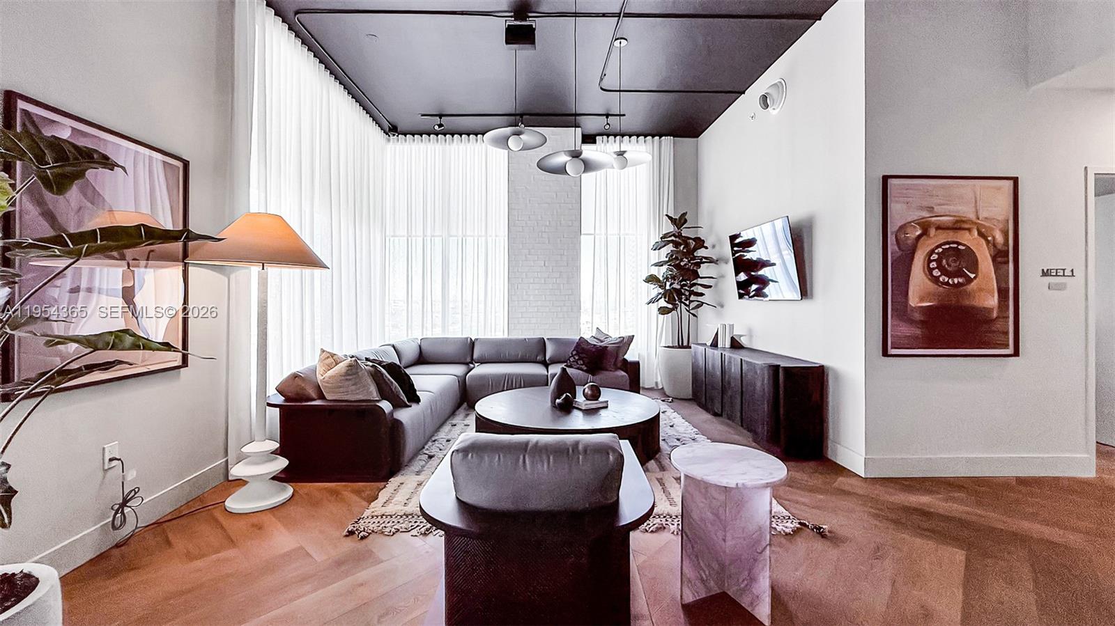 120 NE 5th #1608 Miami, FL 33143