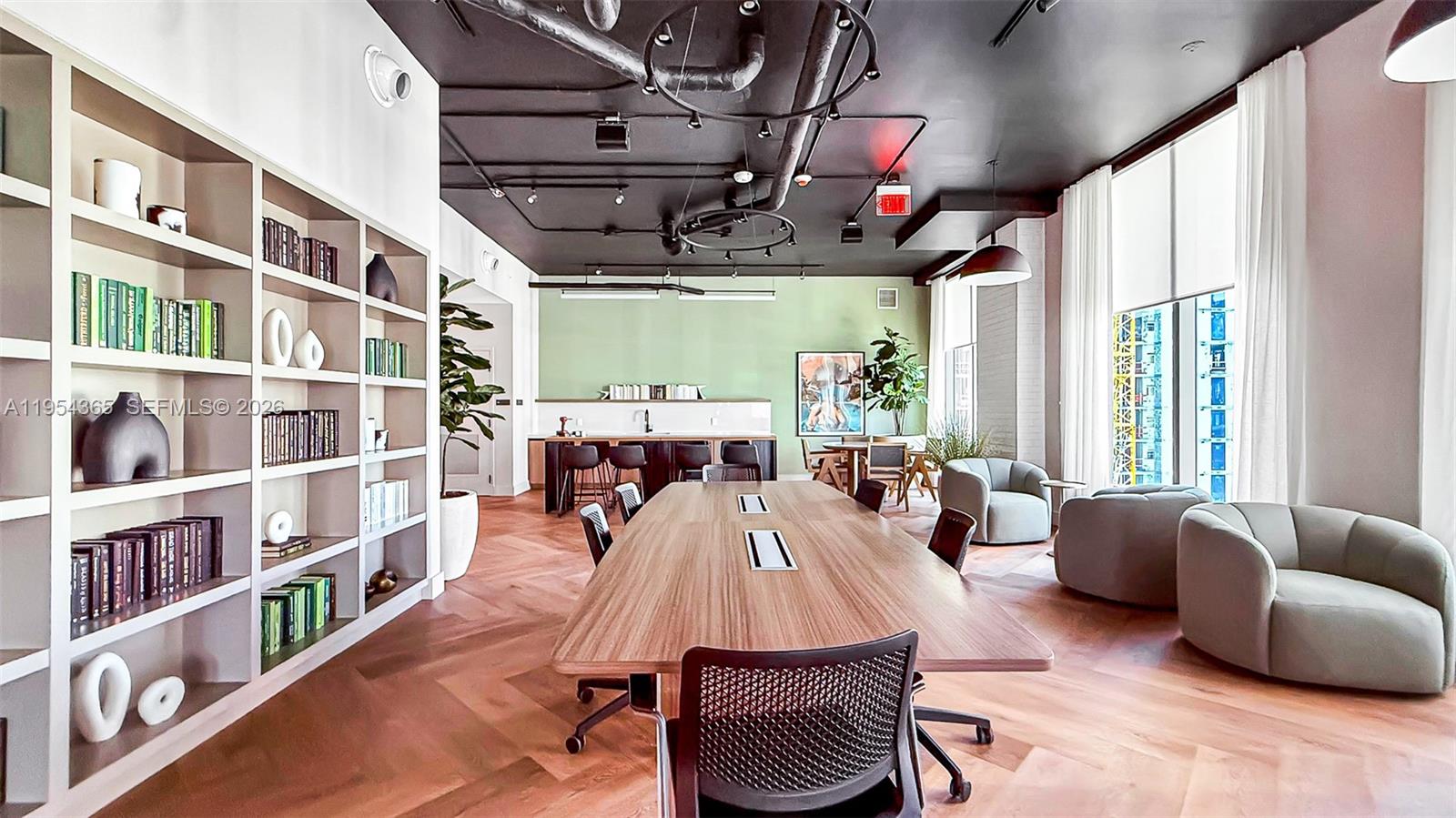 120 NE 5th #1608 Miami, FL 33143