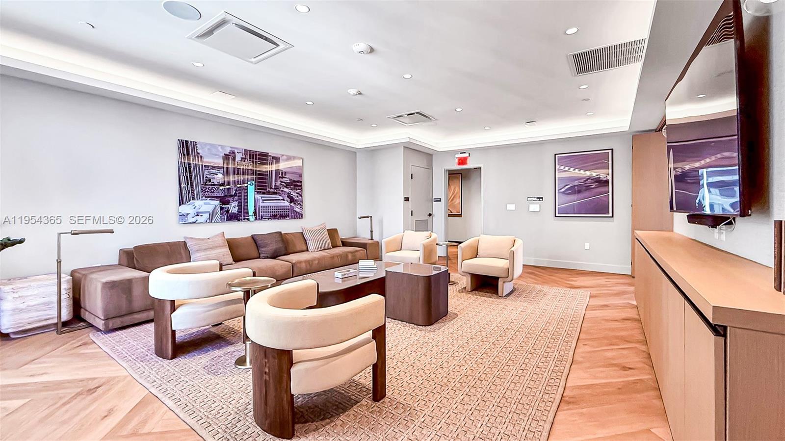 120 NE 5th #1608 Miami, FL 33143