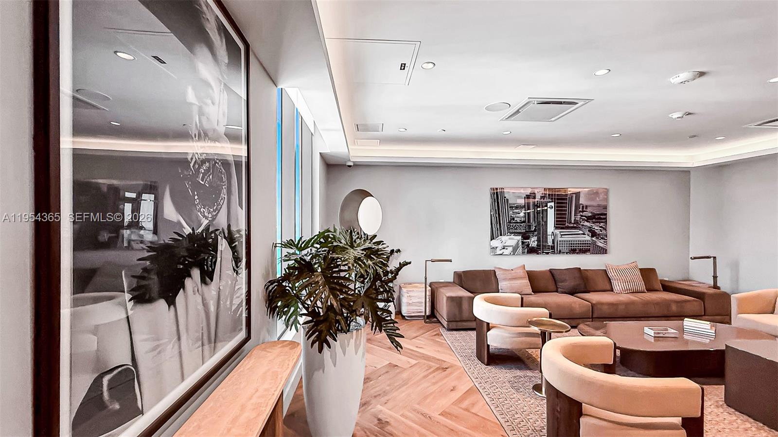 120 NE 5th #1608 Miami, FL 33143