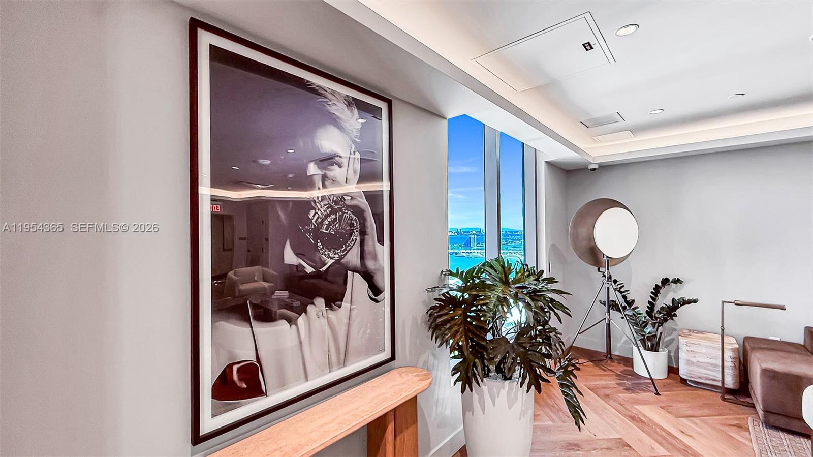 120 NE 5th #1608 Miami, FL 33143