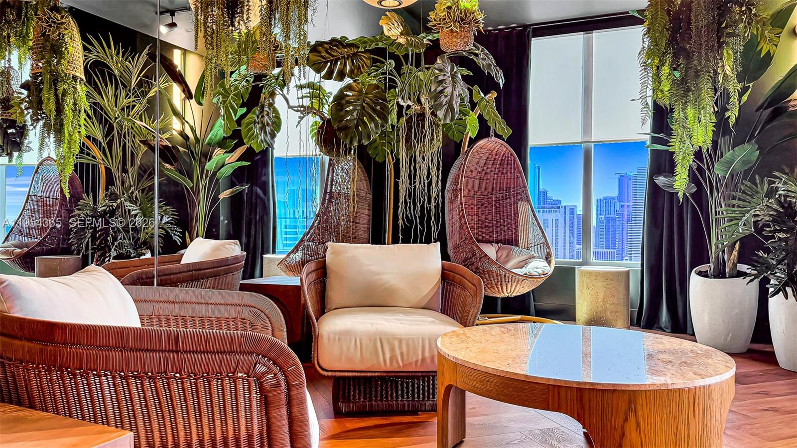 120 NE 5th #1608 Miami, FL 33143