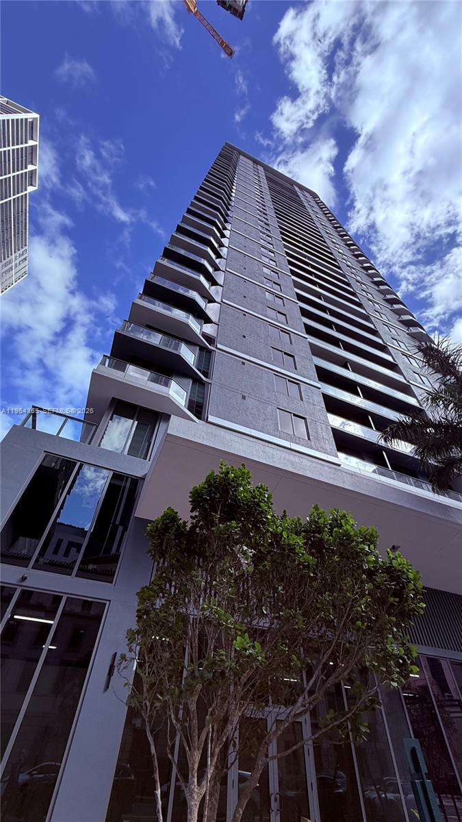 120 NE 5th #1608 Miami, FL 33143